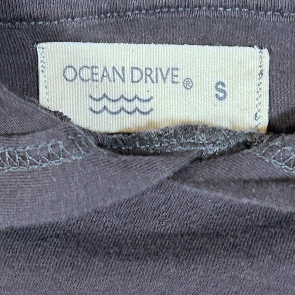 Lightweight gray cropped hoodie. Sea Isle City, New Jersey. Size Small - Picture 2 of 3